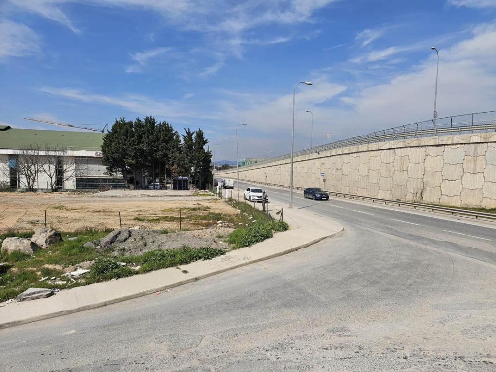 KİRALIK TİCARİ ARSA - TUZLA ORHANLI' DA - TEM CEPHELİ YAN YOL ÜZERİNDE