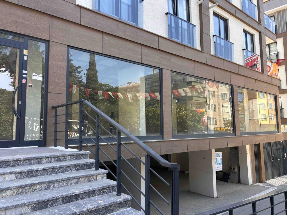 BEYLİKDÜZÜ GÜRPINAR’ DA SATILIK CADDE ÜZERİ PRESTİJLİ DÜKKAN